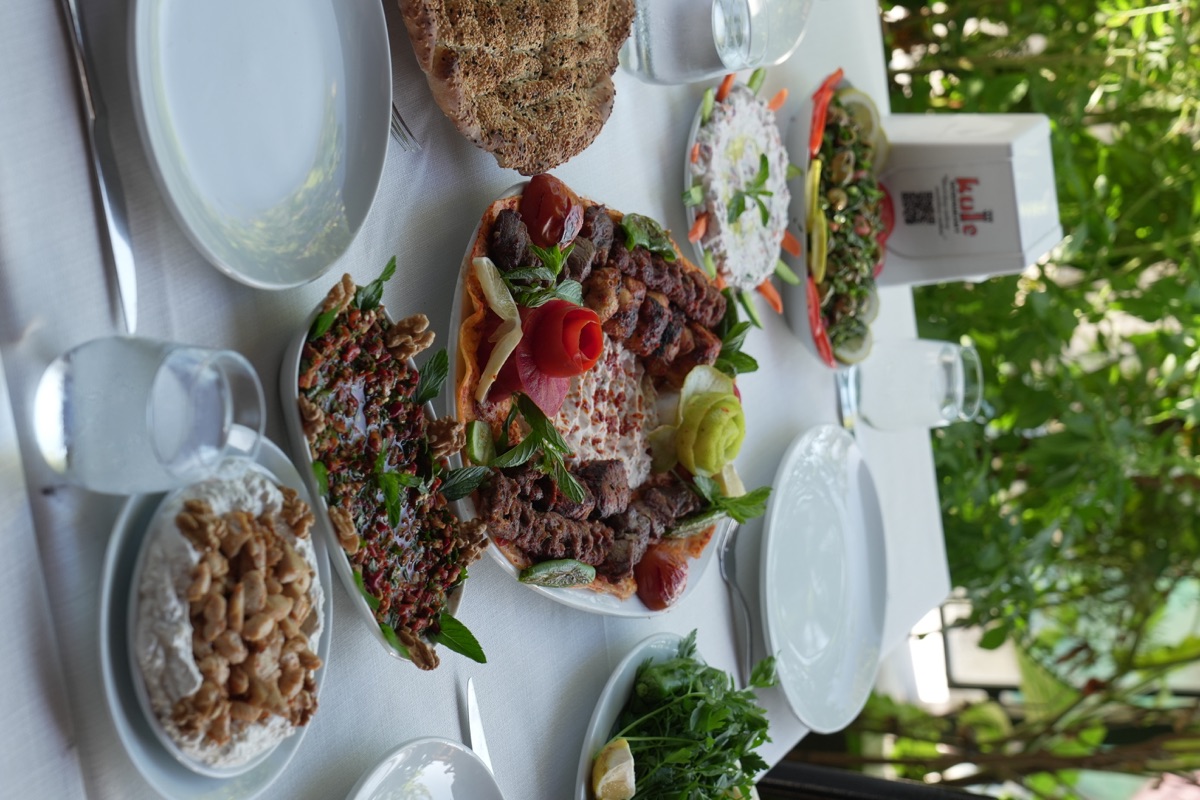 Kule Restaurant Hatay sofrası