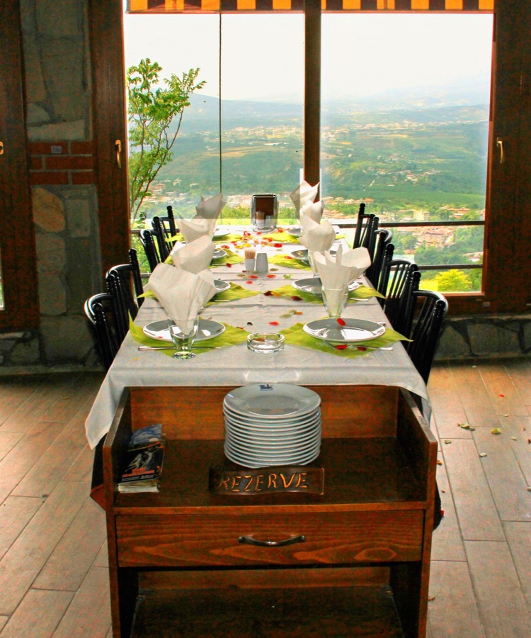 Kule Restaurant Alt Salon